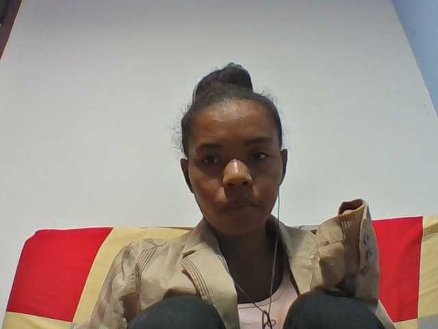 Emelie1a live cam on BongaCams