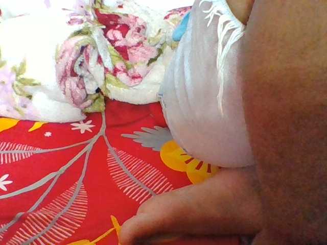 Emelie1a live cam on BongaCams