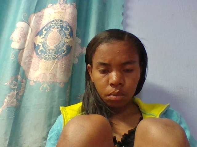 Emelie1a live cam on BongaCams