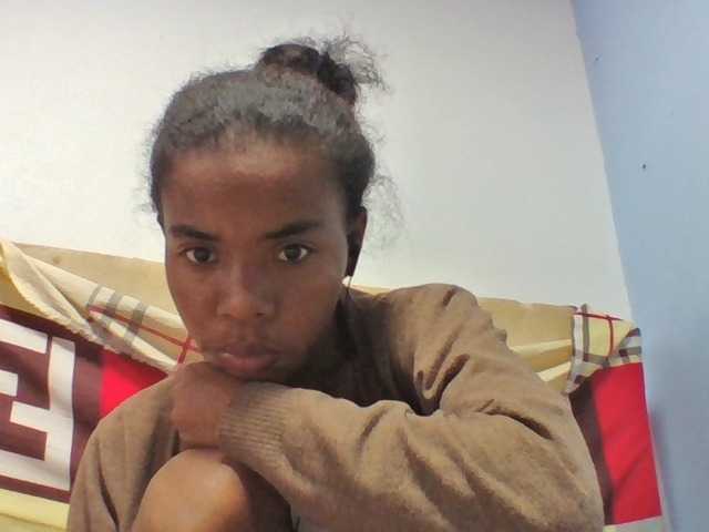 Emelie1a live cam on BongaCams