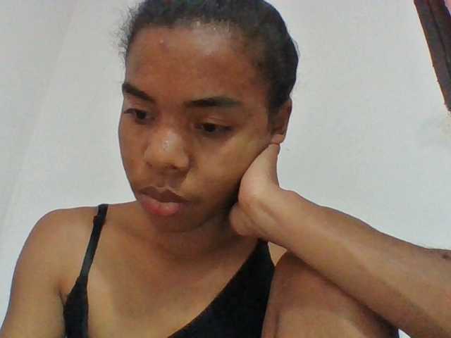 Emelie1a live cam on BongaCams