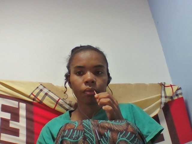 Emelie1a live cam on BongaCams