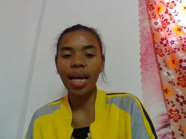 Emelie1a live cam on BongaCams