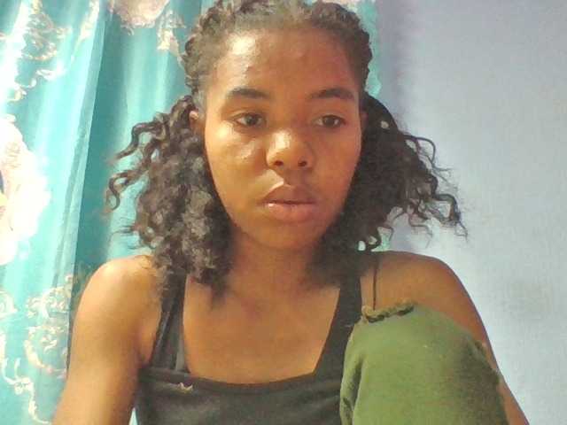 Emelie1a live cam on BongaCams