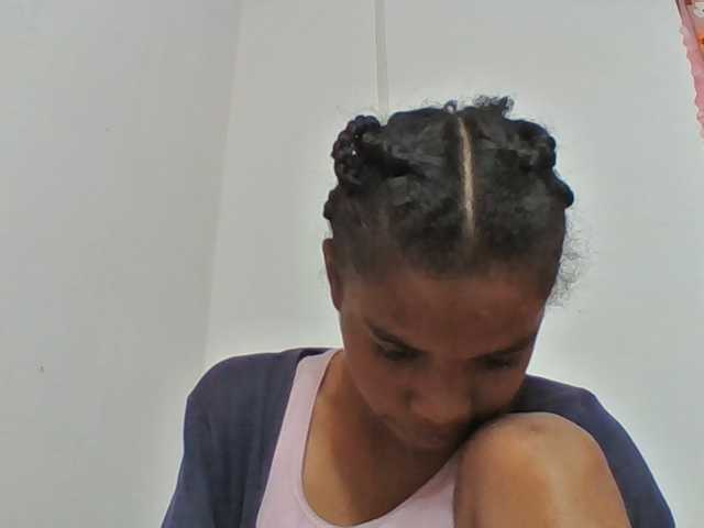 Emelie1a live cam on BongaCams