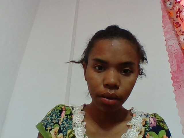Emelie1a live cam on BongaCams