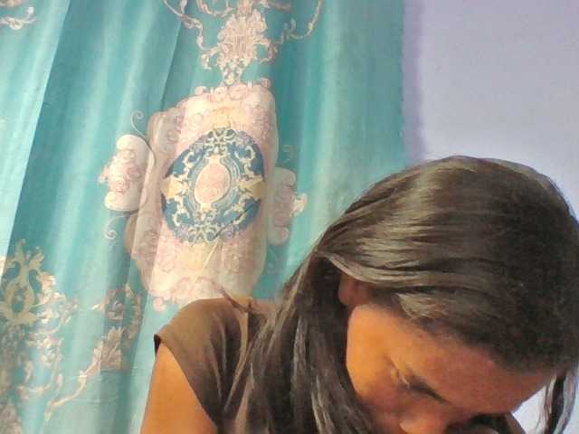 Emelie1a live cam on BongaCams