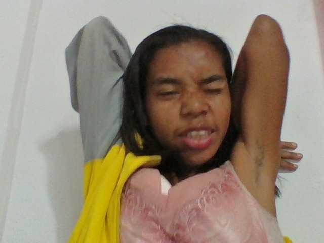 Emelie1a live cam on BongaCams