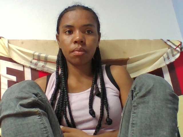 Emelie1a live cam on BongaCams