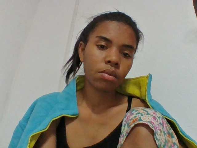 Emelie1a live cam on BongaCams