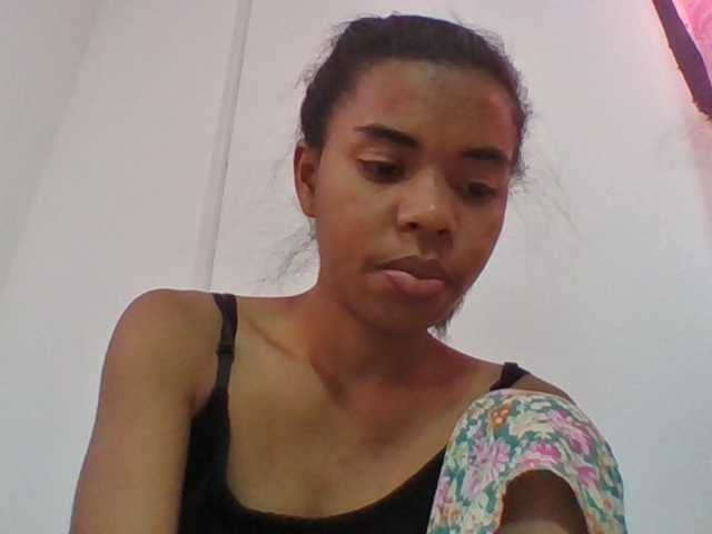 Emelie1a live cam on BongaCams
