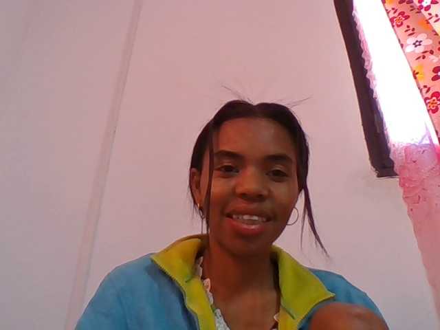 Emelie1a live cam on BongaCams