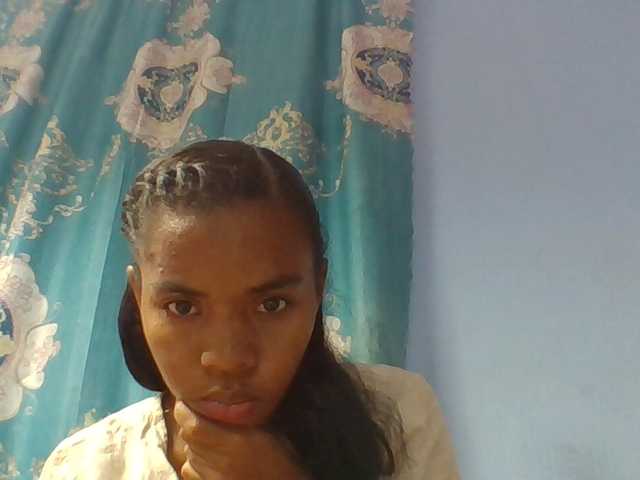 Emelie1a live cam on BongaCams