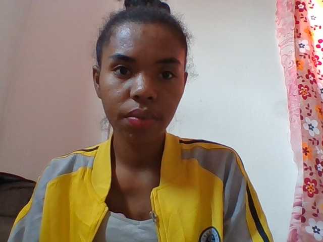 Emelie1a live cam on BongaCams