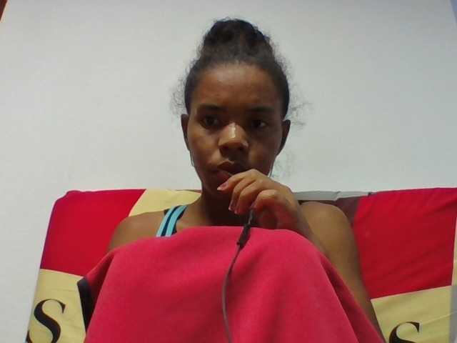 Emelie1a live cam on BongaCams