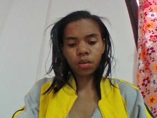 Emelie1a live cam on BongaCams