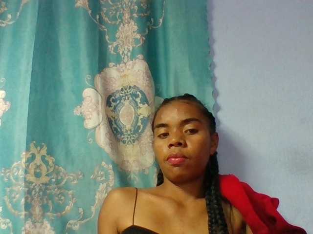 Emelie1a live cam on BongaCams