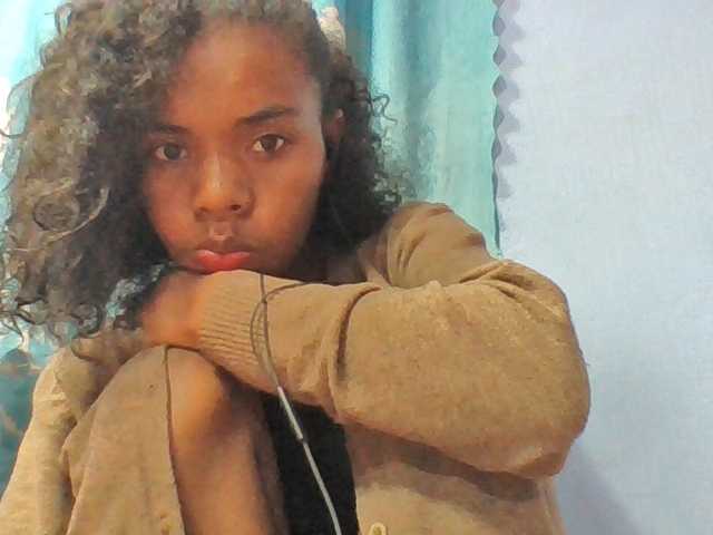 Emelie1a live cam on BongaCams