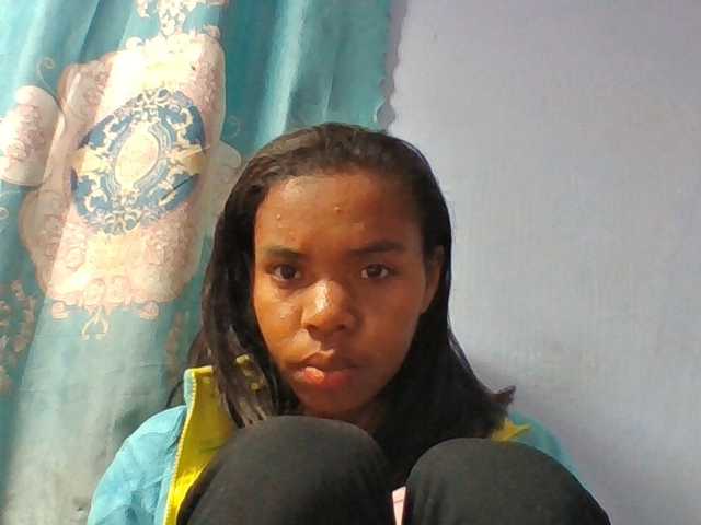 Emelie1a live cam on BongaCams