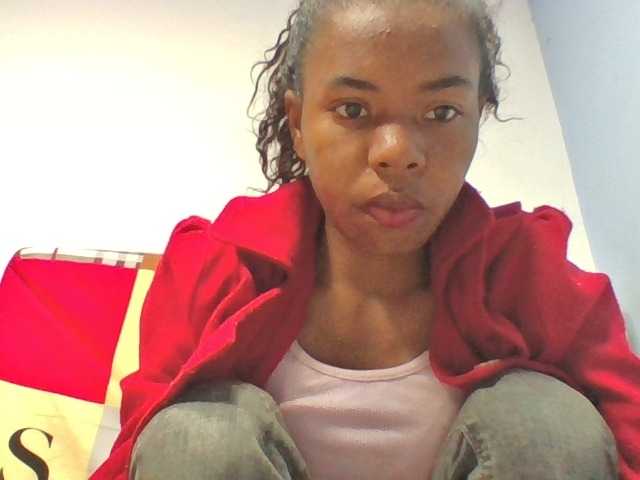 Emelie1a live cam on BongaCams