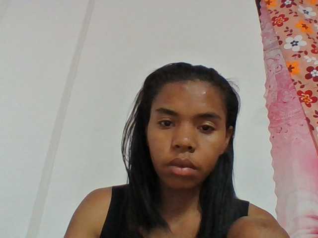 Emelie1a live cam on BongaCams