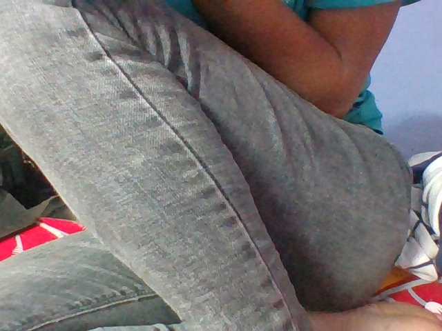 Emelie1a live cam on BongaCams