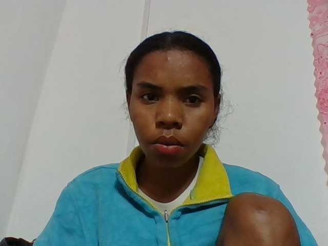 Emelie1a live cam on BongaCams