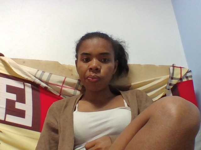 Emelie1a live cam on BongaCams