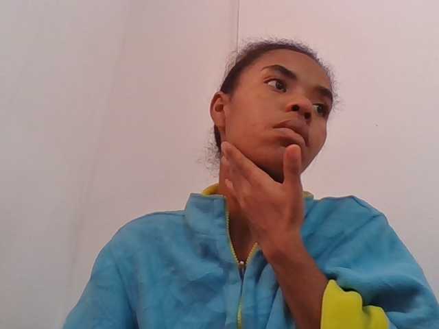 Emelie1a live cam on BongaCams