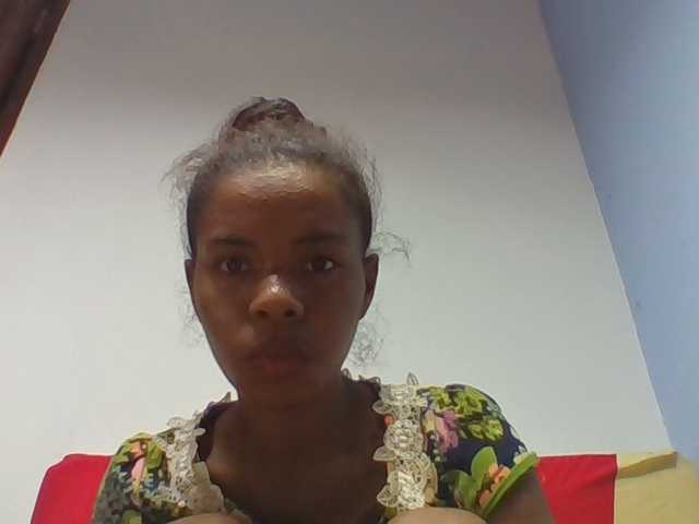Emelie1a live cam on BongaCams