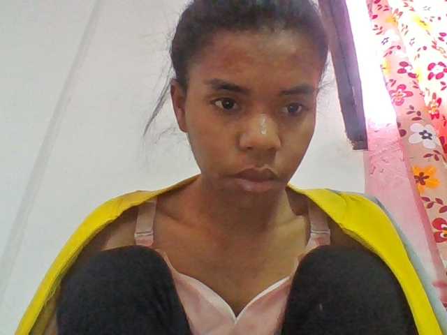 Emelie1a live cam on BongaCams