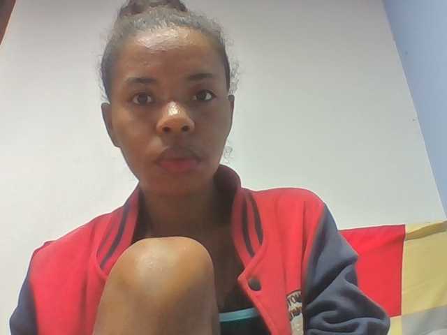 Emelie1a live cam on BongaCams