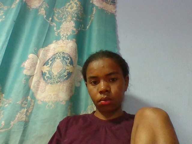 Emelie1a live cam on BongaCams