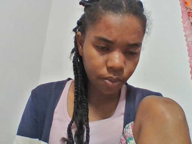 Emelie1a live cam on BongaCams