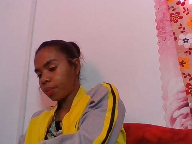 Emelie1a live cam on BongaCams