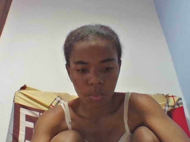 Emelie1a live cam on BongaCams