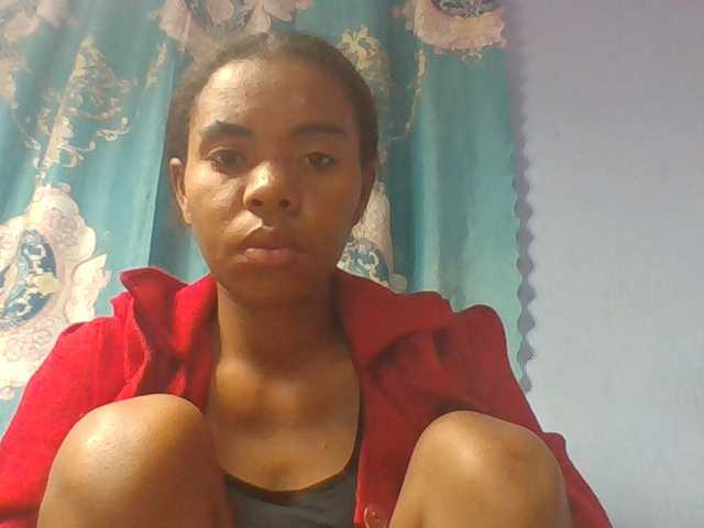 Emelie1a live cam on BongaCams