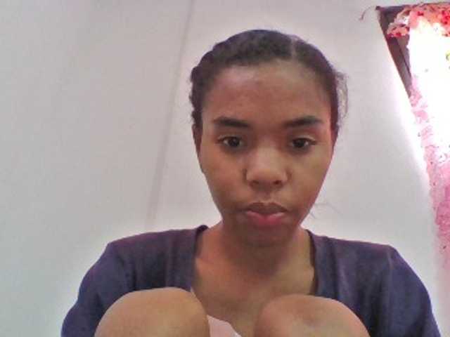 Emelie1a live cam on BongaCams