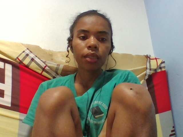Emelie1a live cam on BongaCams