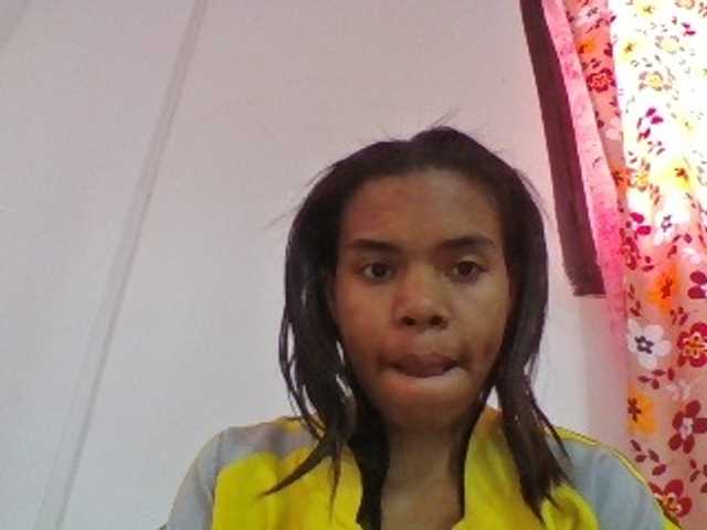 Emelie1a live cam on BongaCams