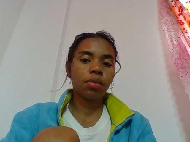 Emelie1a live cam on BongaCams