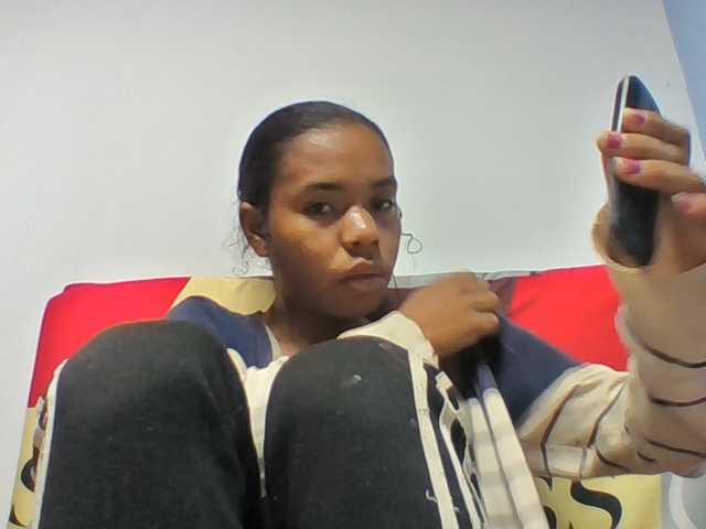 Emelie1a live cam on BongaCams