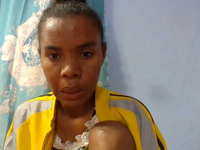 Emelie1a live cam on BongaCams