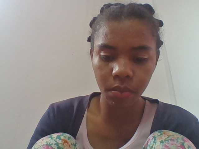 Emelie1a live cam on BongaCams
