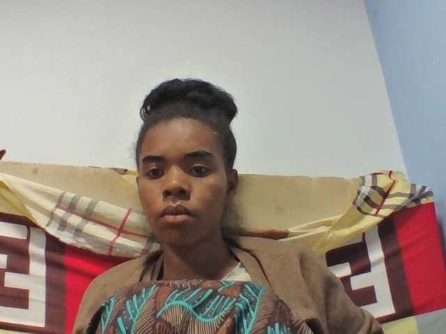 Emelie1a live cam on BongaCams