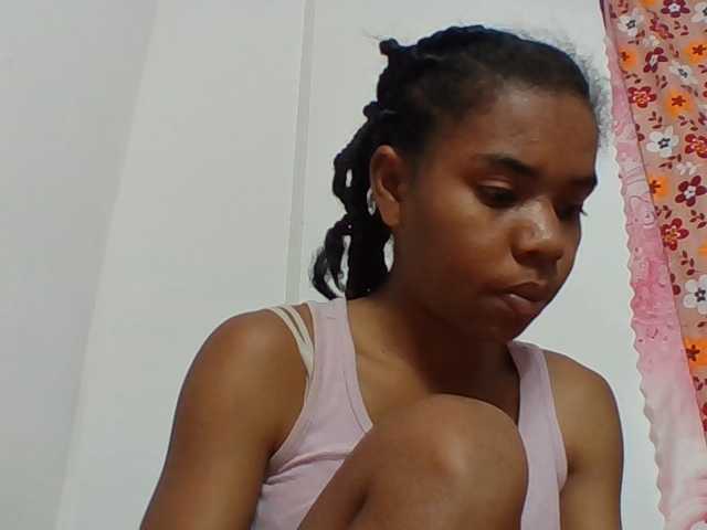 Emelie1a live cam on BongaCams