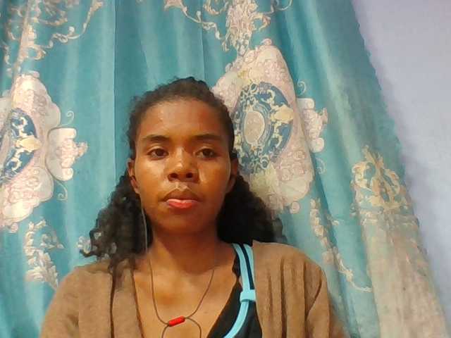 Emelie1a live cam on BongaCams