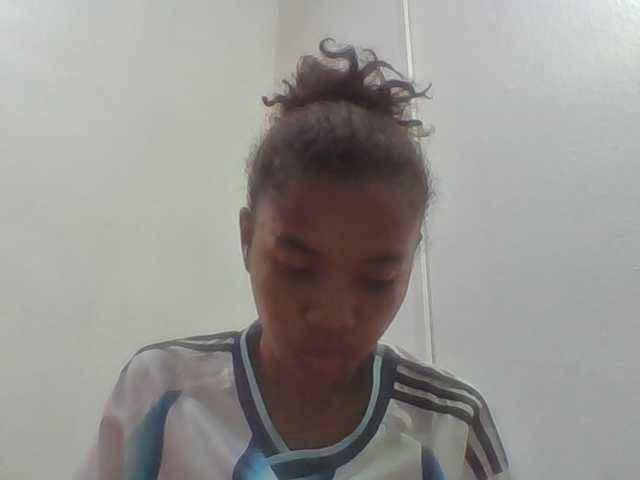 Emelie1a live cam on BongaCams