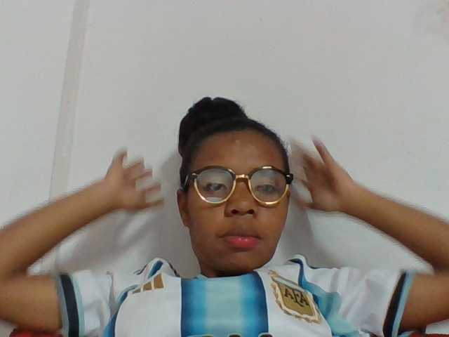 Emelie1a, live now on BongaCams