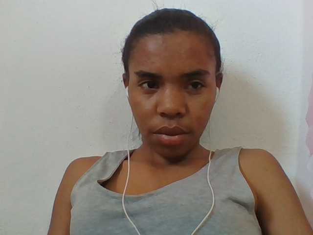 Emelie1a live cam on BongaCams